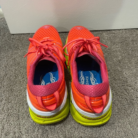 Hokas - Picture 2 of 8